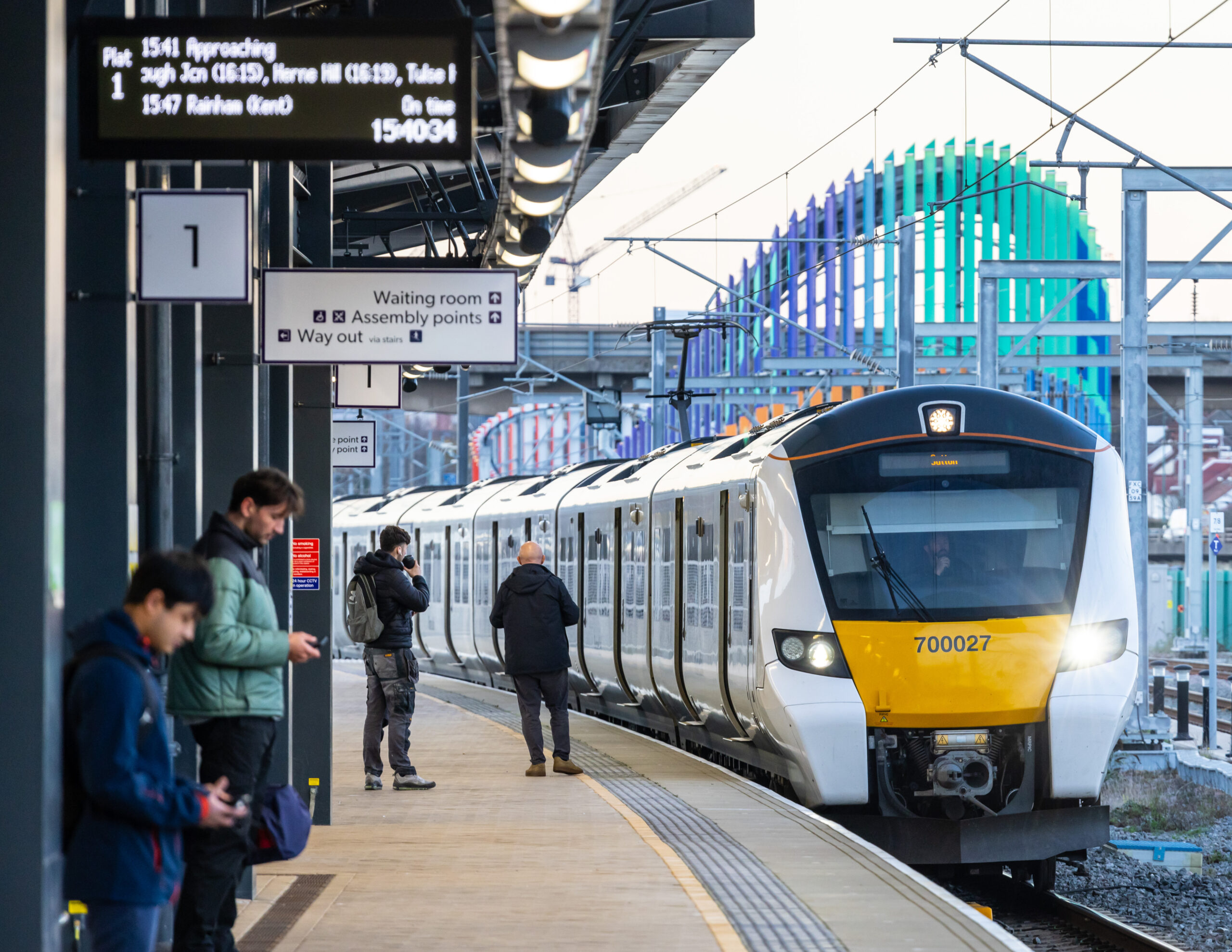 A southbound Thameslink train arriving at Brent Cross West Station